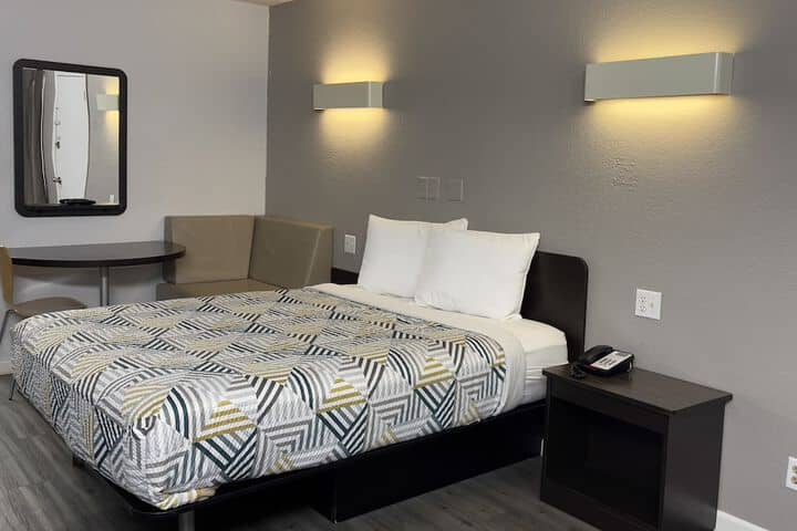Room 10 of 21
