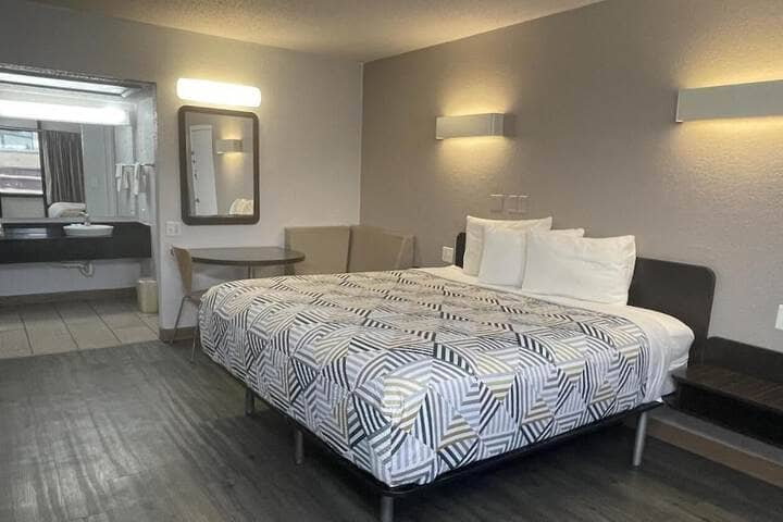 Room 12 of 21