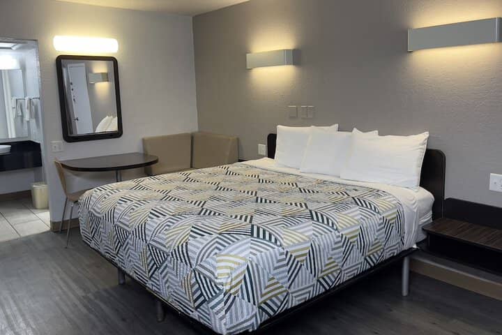 Room 9 of 21