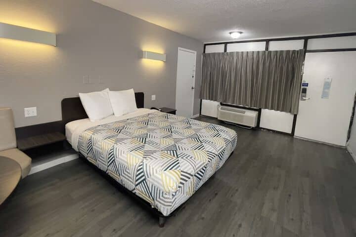 Room 11 of 21